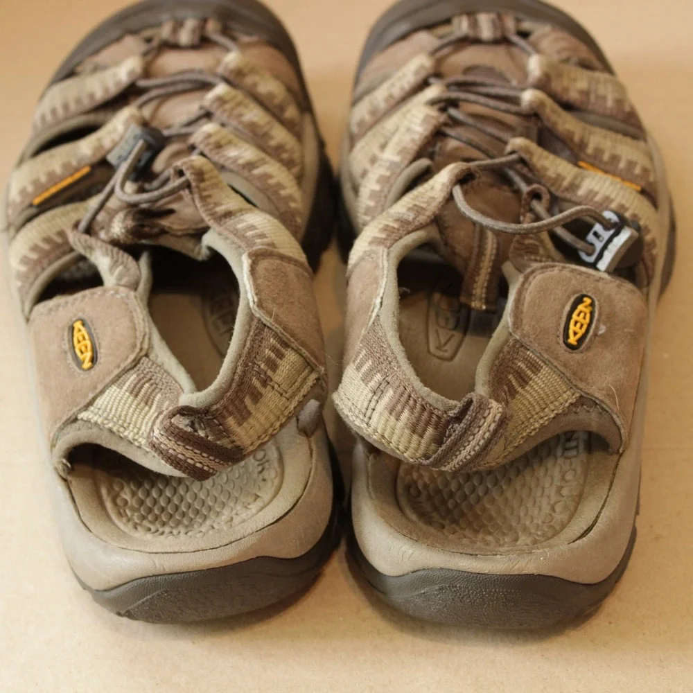 KEEN Newport H2 Hybrid Sandals Mens Sz 10.5 Brown Hiking Outdoors Waterproof